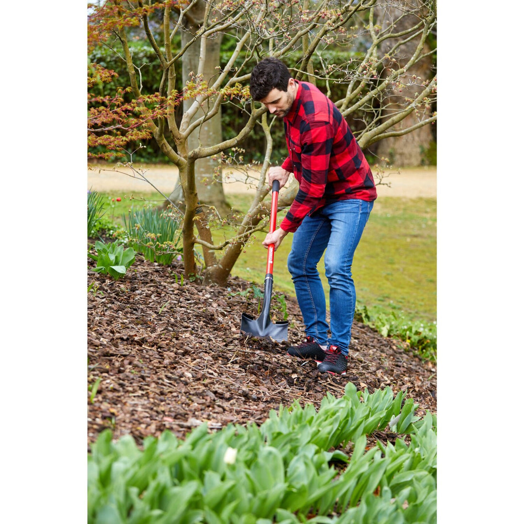 Corona SS 27020 Square Point Shovel, 15-Gauge, 12. in Head, 48 in. Fiberglass Handle