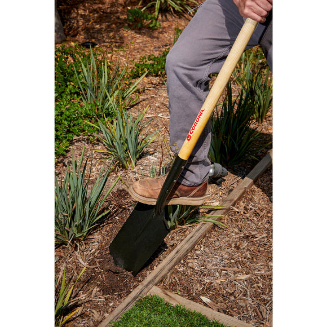 Corona SS 29000  Garden Spade - 11¾ Inch