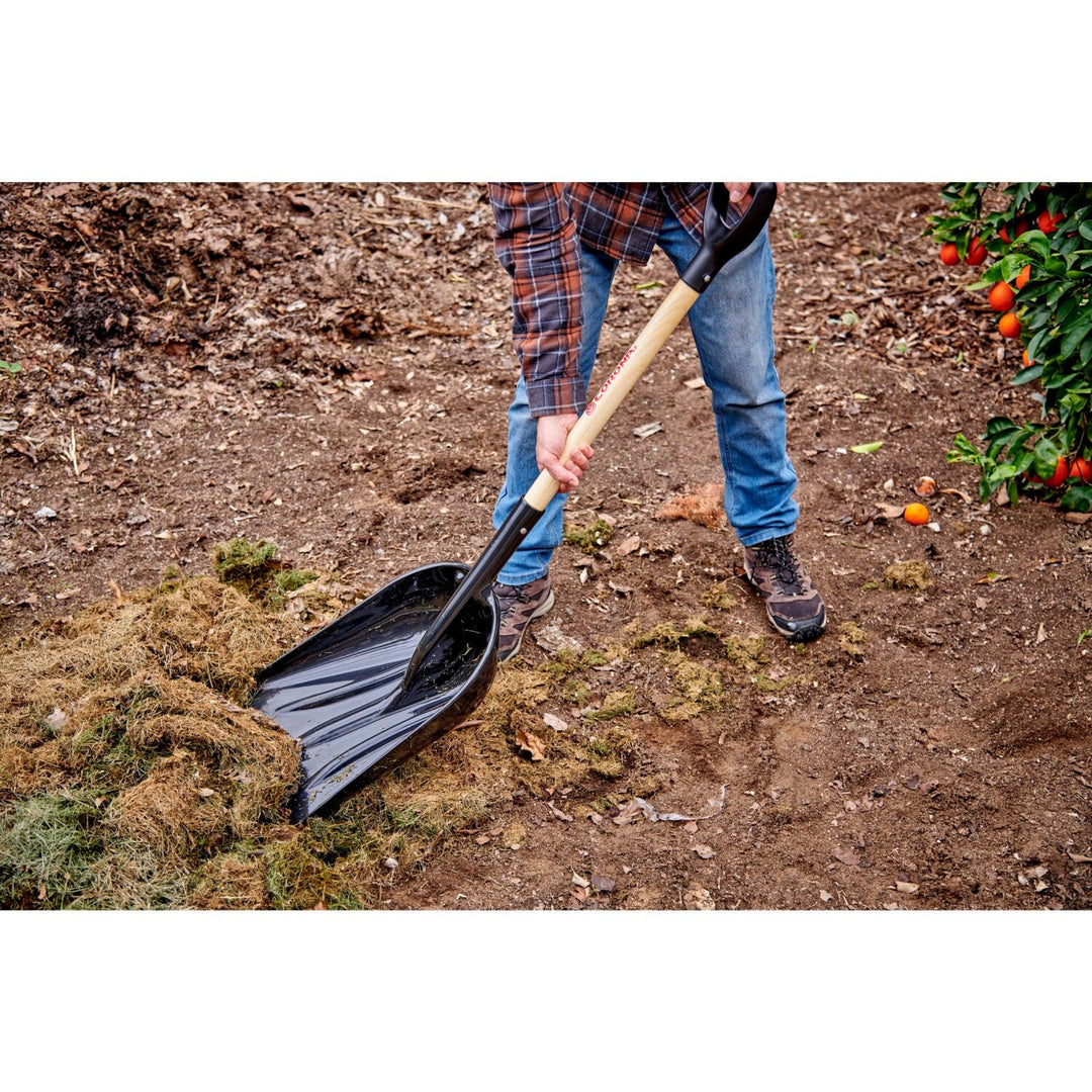 Corona SS 42011 #12 Plastic Western Scoop Shovel, 30 in. Wood D-Grip Handle