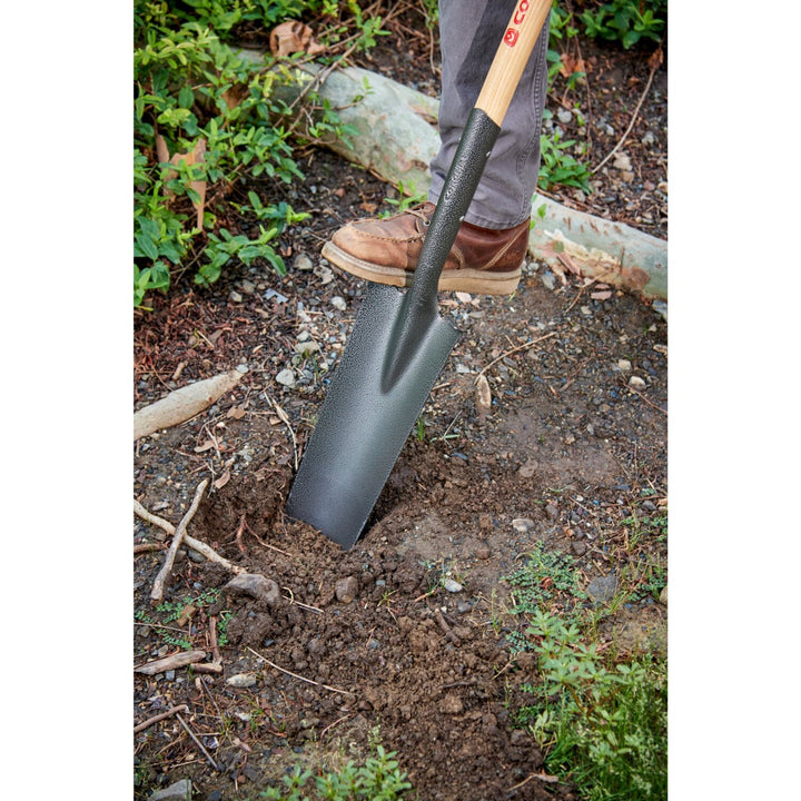 Corona SS 62010 Closed-Back Drain Spade Shovel, 14-Gauge, 30 in. Wood D-Grip Handle