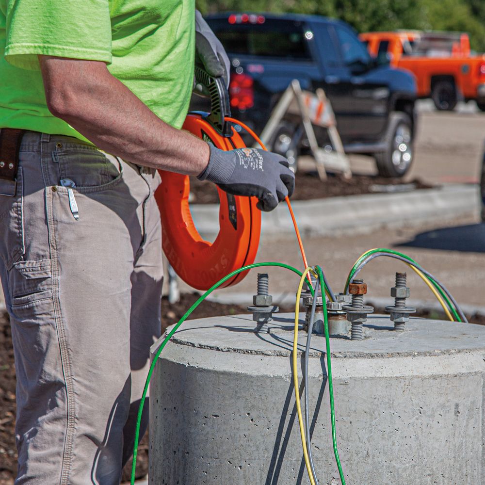 Klein Tools 56380 Multi-Groove Fiberglass Fish Tape with Spiral Steel Leader, 100-Foot