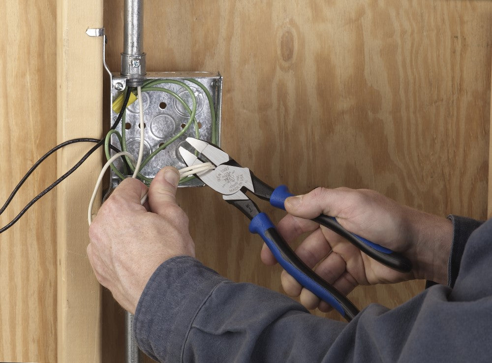 Klein Tools J2000-9NE Side Cutter Linemans Pliers, High Leverage 9-Inch Pliers Cut ACSR, Screws, Nails, Wire