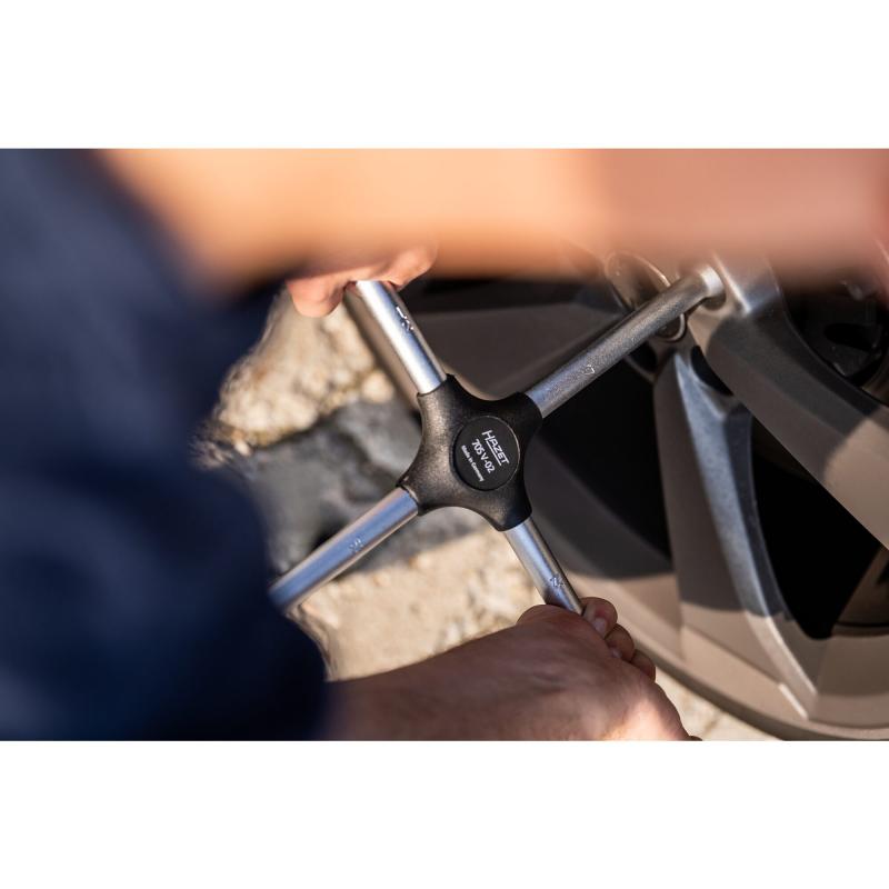 Hazet 705V-02 Four-Way Rim Wrench, 17 x 19 x 22 mm Outside Hex, 12.5mm (1/2") Square