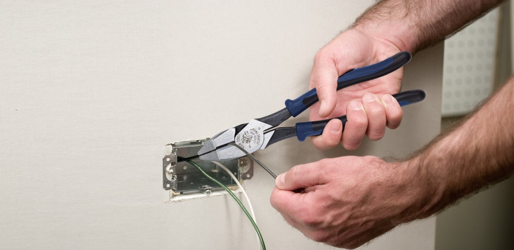 Klein Tools J2000-9NE Side Cutter Linemans Pliers, High Leverage 9-Inch Pliers Cut ACSR, Screws, Nails, Wire