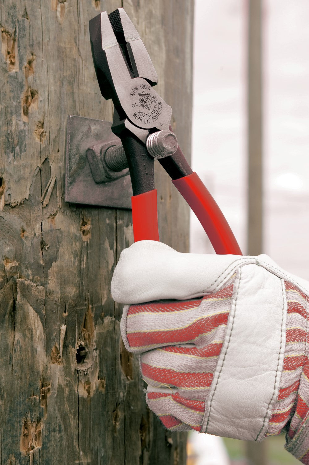 Klein Tools HD213-9NETH Lineman's Pliers Bolt Thread-Holding, 9"