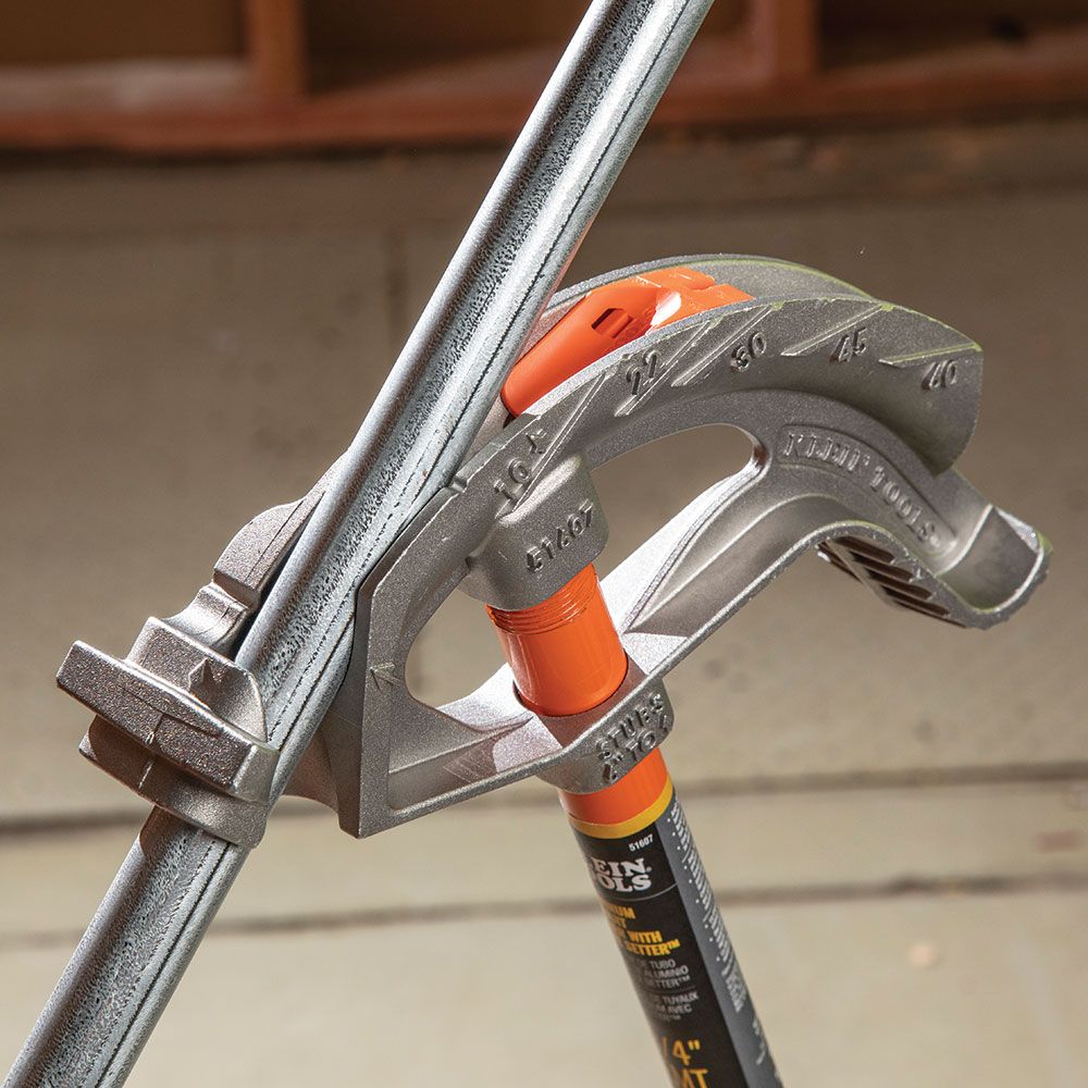 Klein Tools 51606 Aluminum Conduit Bender 1/2-Inch EMT, Wide Foot Pedal, Benchmark Symbols and  Angle Setter Technology